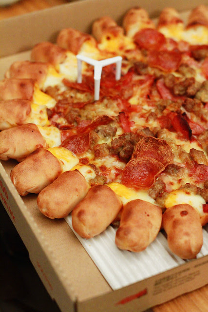 Pizza Hut - Meat Lover's Cheesy Volcano