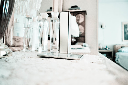 makeup vanity lights. it a makeup vanity table.