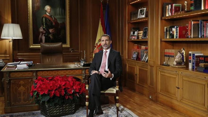  El rey Felipe VI pronuncia el tradicional mensaje de Navidad 2016. EFE/Angel Díaz 