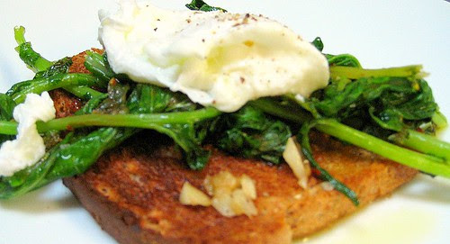 Poached egg w/ radish greens