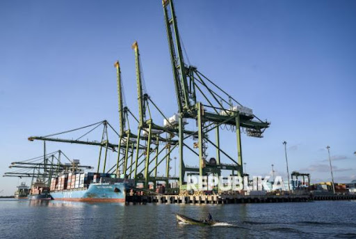 OJK: Tarif 19 Persen Bikin RI Lebih Kompetitif Hadapi Perang Dagang | Republika Online