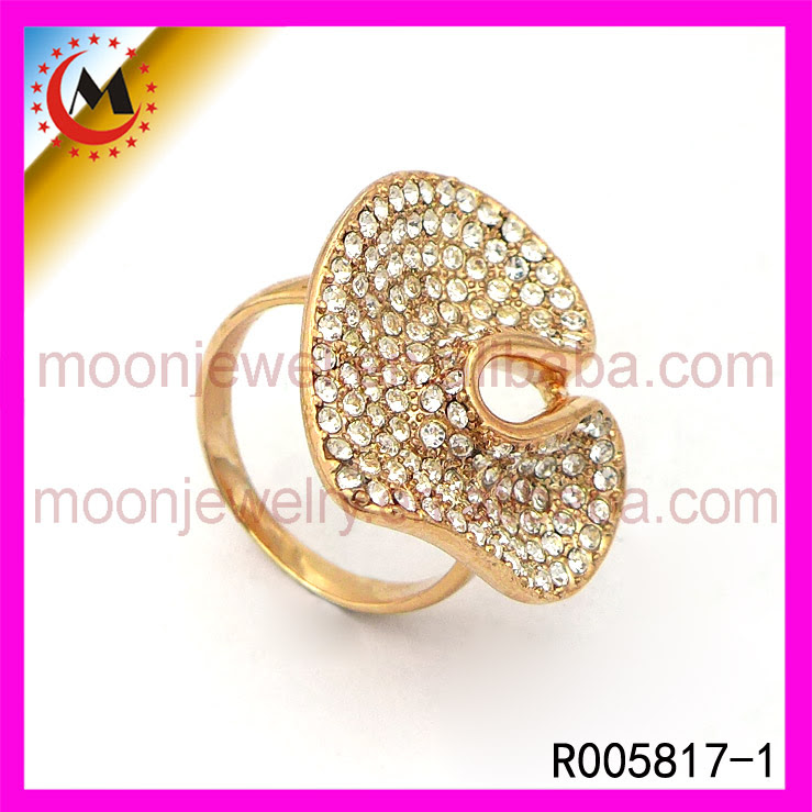 Wedding ring on ring finger chinese