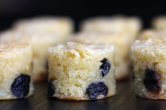White Chocolate and Bluberry Brownie - Brownies au Chocolat Blanc et Bleuets 9805-11650