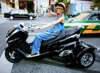 南明奈 ダウンタウンdx でヤマハ マジェスティ トライク を公開 芸能人の愛バイクdb