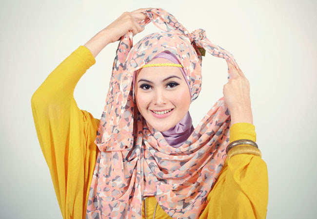 L 4 Cara Mudah Memakai Jilbab Pashmina Sifon Bunga + Gambar