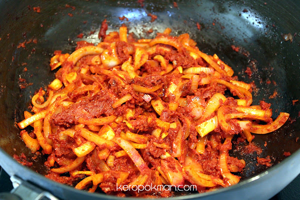 Making Nasi Lemak Sambal