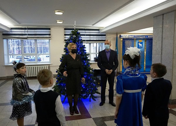 В Йошкар-Оле школьники получили подарки от полномочного представителя Президента России в ПФО
