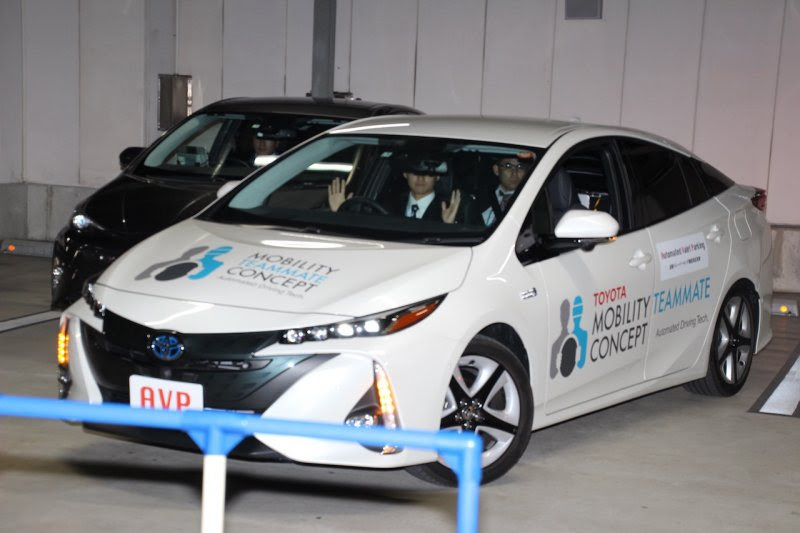 自転車 バイク 自動車 駐 車場 パーキング プレス