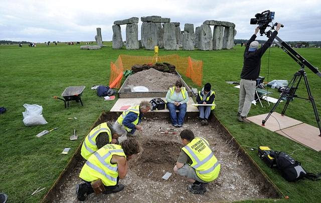 stonehenge-excavations2016