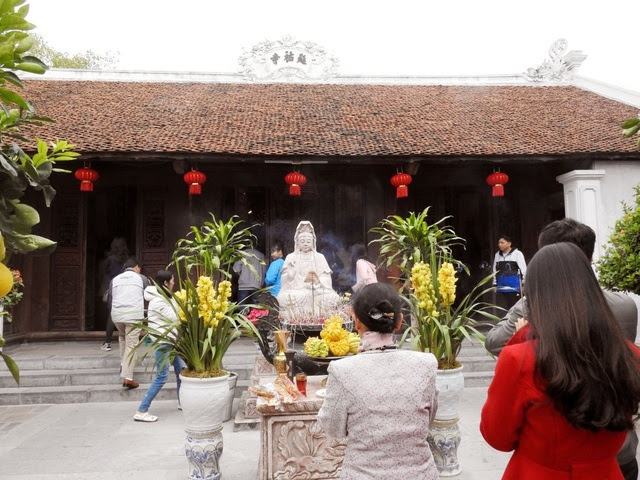 Những điều quan trọng không bao giờ được quên khi đi lễ chùa đầu năm Canh Tý - Ảnh 2.