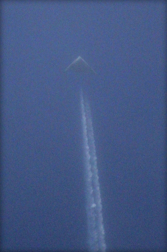 Fotografía del triangular OVNI tomada por Jeff Templin sobre Wichita, Kansas.  (Crédito: Jeff Templin / KSN)