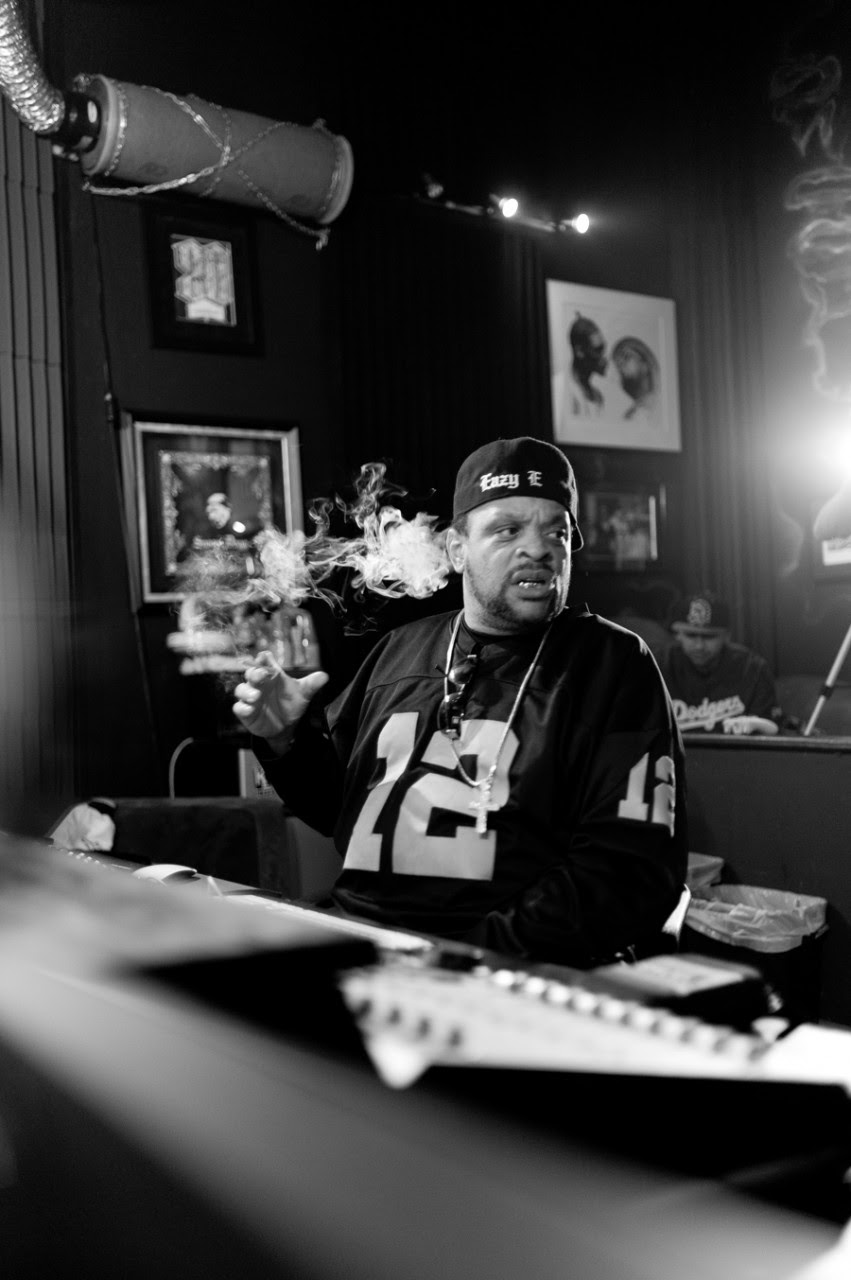 ... Eazy E (son of Eazy E) work on a new album in Snoop Dogg's studio in