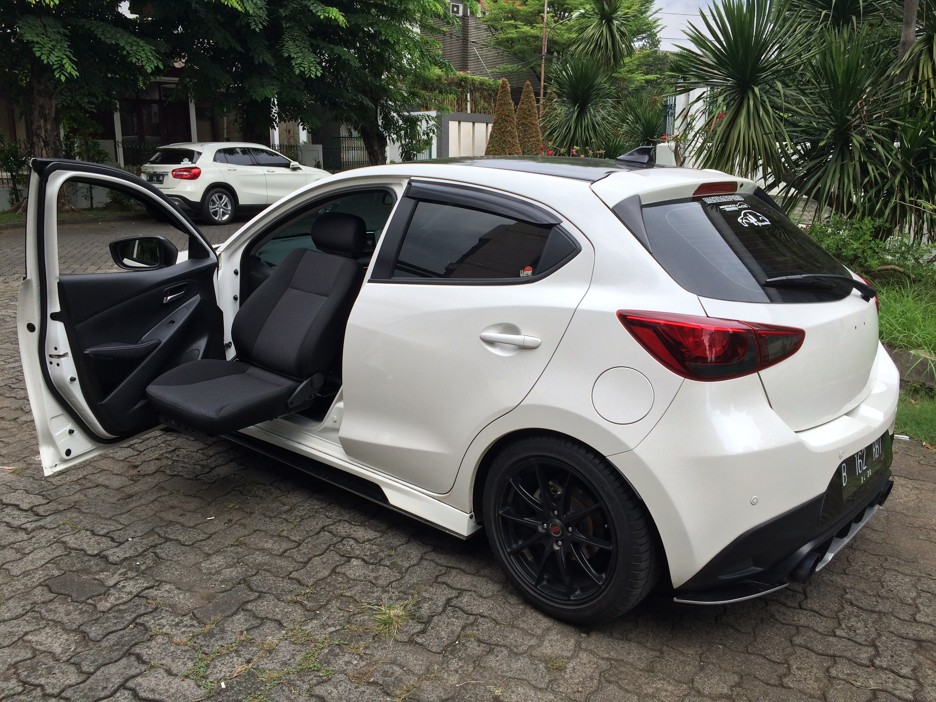 Modifikasi Mazda 2 Skyactiv Seperti Mobil Welcab Ala Jepang PT HIDUP BERKAT RAHMAT ANUGERAH Modifikasi Mazda 2 Skyactiv Seperti Mobil Welcab Ala Jepang PT HIDUP BERKAT RAHMAT ANUGERAH
