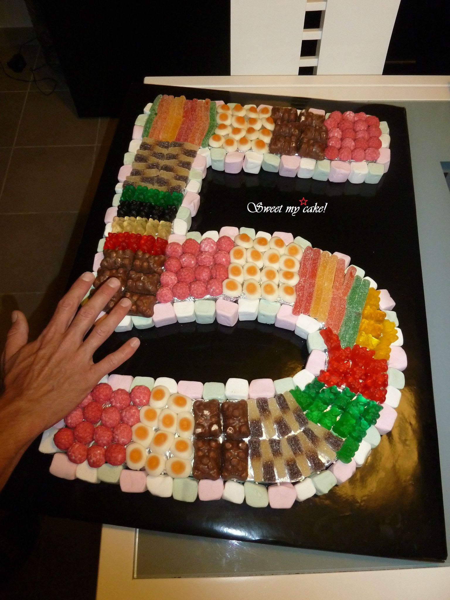 Anniversaire En Chiffres Et Bonbons Sweet My Cake Un Petit Comm Me Ferait Le Plus Grand Plaisir A Votre Passage Sur Mon Blog