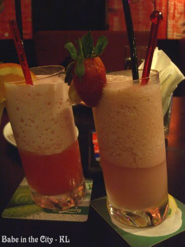 (L) Auntie's Special (R) Nenas (RM19 each)