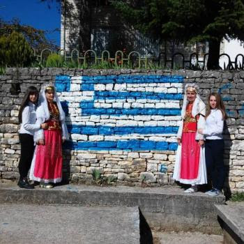 Σ’ όλη τη Βόρεια Ήπειρο γιορτάστηκε μεγαλοπρεπώς η Εθνική μας Εορτή