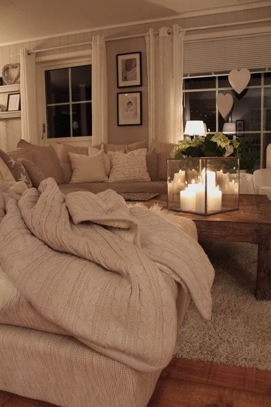 Cozy - white/beige curtains and grey/beige walls