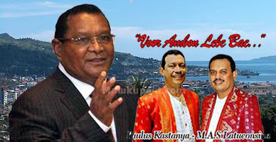 Ambon, Malukupost.com - Mantan Gubernur Maluku, Karel Albert Ralahalu bersedia menjadi ketua penasehat tim koalisi partai politik (Parpol) pengusung Paulus Kastanya - M.A.S. yang biasa disapa Sam Latuconsina dipromosikan "PANTAS" dalam rangka memenangkan Pilkada Kota Ambon pada 15 Februari 2017. Paulus, di Ambon, Minggu (4/9), mengatakan ia bersama Sam telah bersilaturahmi dengan Karel yang mantan Gubernur Maluku dua periode itu pada 2 September 2016. "Kami memandang perlu bersilaturahmi dengan Karel yang juga mantan Ketua DPD PDI Perjuangan Maluku dua periode, menindaklanjuti surat dari DPP PDI Perjuangan untuk mengikuti sekolah kader di Jakarta pada 6 - 10 September 2016," ujarnya. Paulus mengemukakan, Karel bersedia untuk mengisi formasi ketua penasehat tim koalisi Parpol pengusung "PANTAS" yang telah direkomendasikan Partai Hanura, Partai Gerindra, Partai Demokrat, PBB dan PKPI. Partai lainnya yang siap memberikan rekomendasi adalah PDI Perjuangan, PKB dan PKS. Dia berbesar hati dengan kesediaan Karel berada di tim koalisi Parpol "PANTAS" karena kenyataan beliau masih mendapatkan simpati dari masyarakat Maluku, terutama Kota Ambon. "Keberadaan Karel di tim memotivasi perjuangan harus memenangkan Pilkada Kota Ambon yang memiliki 35 keterwakilan di DPRD setempat," kata Paulus. Sedangkan, Karel mengakui telah menerima kepercayaan "PANTAS" dan siap bekerja untuk memenangkan pasangan tersebut. "Efektifnya setelah rekomendasi DPP PDI Perjuangan sudah diterbitkan dan deklarasi Partai pengusung direalisasikan," ujarnya. Sedangkan, petahana Wali Kota Ambon, Richard Louhenapessy berpasangan dengan Syarif Hadler (Paparisa Baru) telah direkomendasikan Partai Nasdem, Partai Golkar dan PPP. Pilkada Kota Ambon pada 2017 menarik karena Richard dan Sam (Paparisa) tidak lagi berpasangan. Richard memilih berpasangan dengan Syarif yang juga Ketua DPW PPP maupun anggota DPRD Maluku, sedangkan Sam memilih berpasangan dengan Paulus, yang pilkada pada 2011 berpasangan dengan La Hamsidy dan berhasil menempati peringat kedua setelah Paparisa. (MP-3)