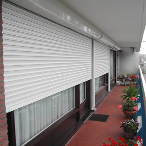 Fenetre et volet roulant electrique