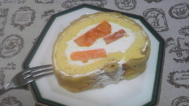 長泉のスイーツ屋さんで柿のロールケーキを買ってきました 馬道