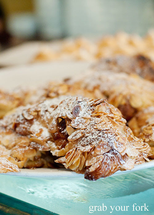 la banette almond crossiants