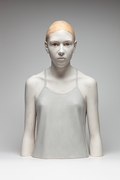 Stunningly life-like wooden figure sculptures by Bruno Walpoth