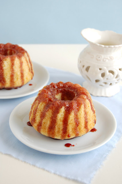Grape nectar baby cakes / Bolinhos com calda de uva