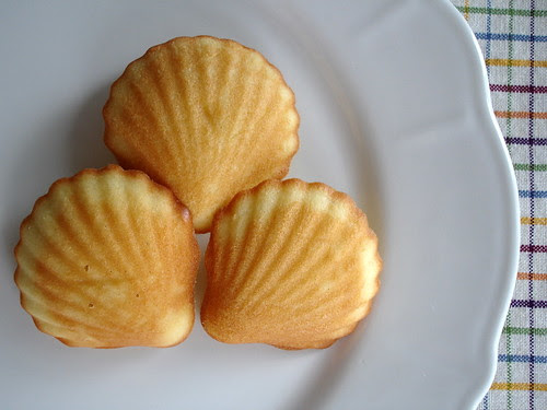 Almond madeleines
