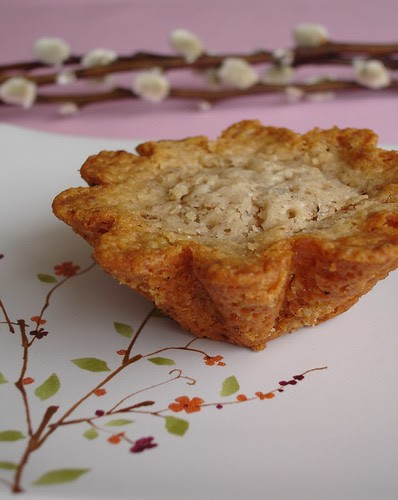 White chocolate and pecan spice friands