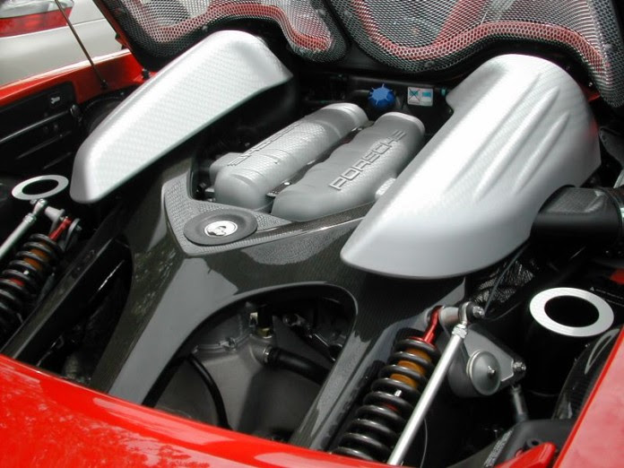 Porsche_Carrera_GT_engine