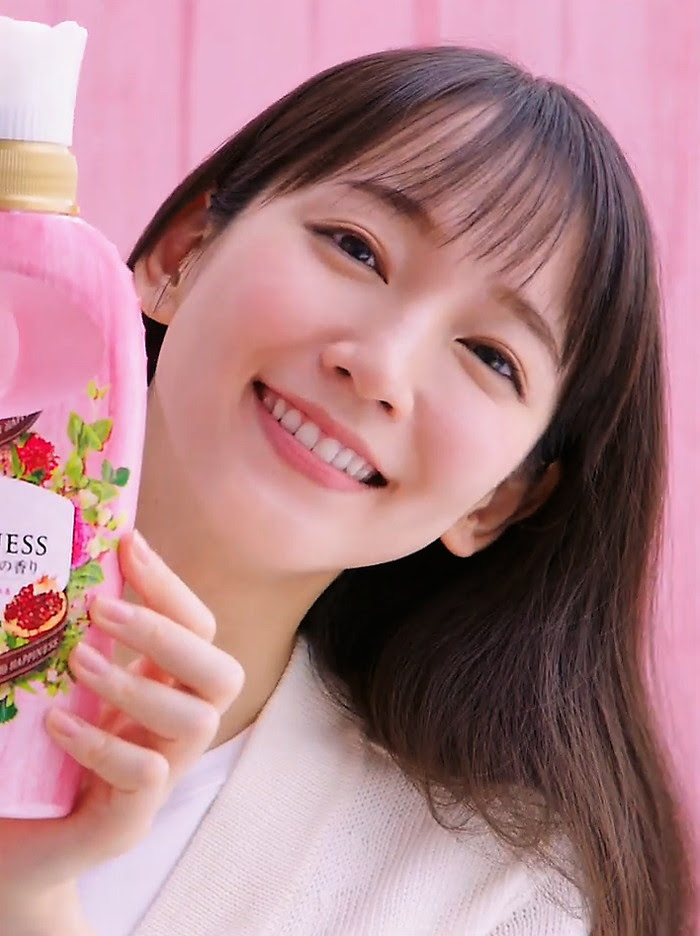 吉岡里帆 Cm レノアハピネス プレミアムフローラル ざくろの香り篇 素敵な女優ダイアリー