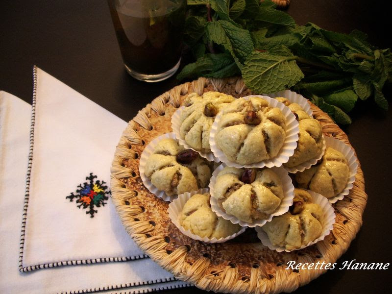 Petits Gateaux Au Miel Fourres Aux Pistaches De Retour Du Maroc Recettes By Hanane