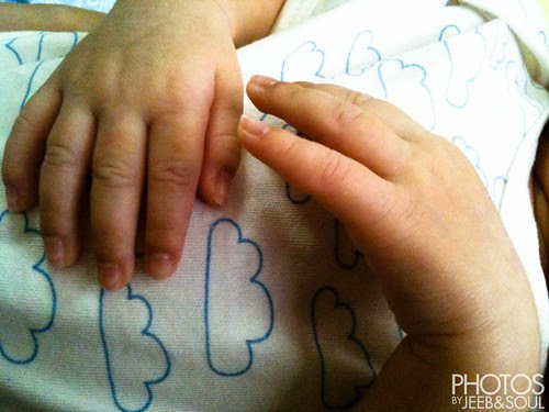 Qeeb's finger