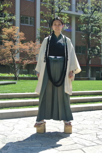 近畿大学花の応援団 女子団長が凛とし全力応援中 週刊ひがしおおさか