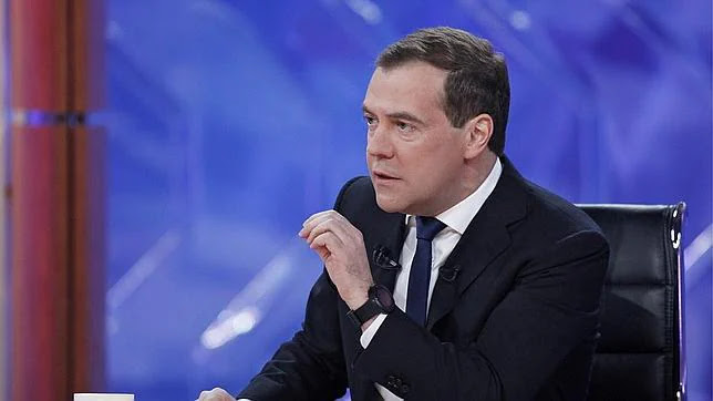 Medvedev se confiesa cree que hay aliens en la Tierra y que Papá Noel existe