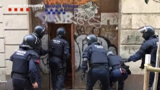 Operatiu policial al Raval per desmantellar punts de droga 