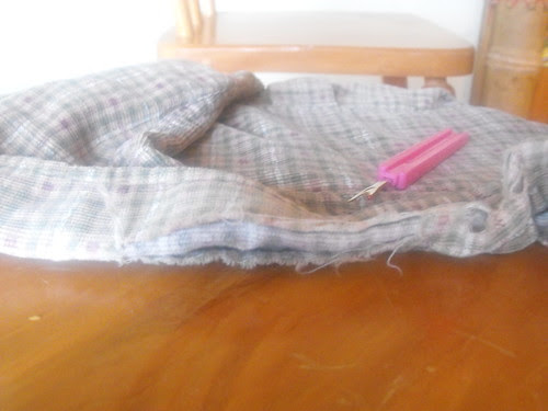 Voltear el cuello de una camisa