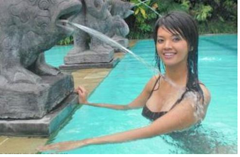 HOT!!SEKSI GILER!!10 Gambar FARAH QUINN Tidak Ditapis Tersebar Jadi Kontroversi Di Malaysia