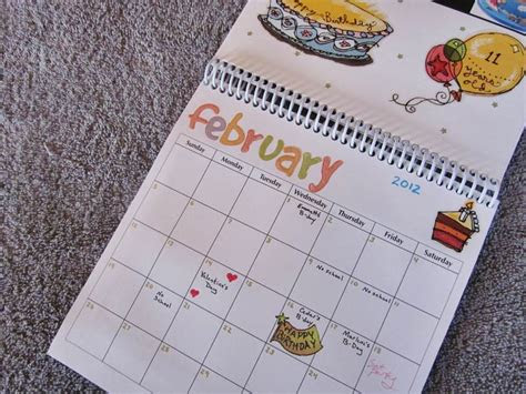  green holiday gift how to make a personalized recycled calendar