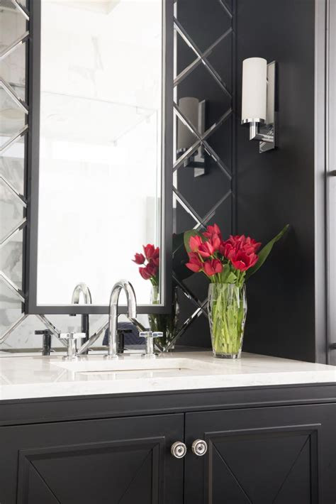A black spider with a white spot on its back is most likely phidippus audax, a member of the salticidae family. Black-and-White Master Bathroom is Chic, Sophisticated | HGTV
