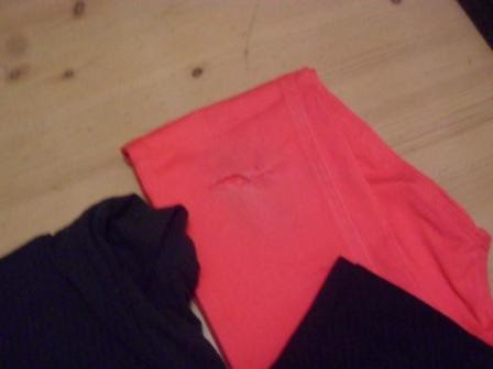 pantalon rosa roto