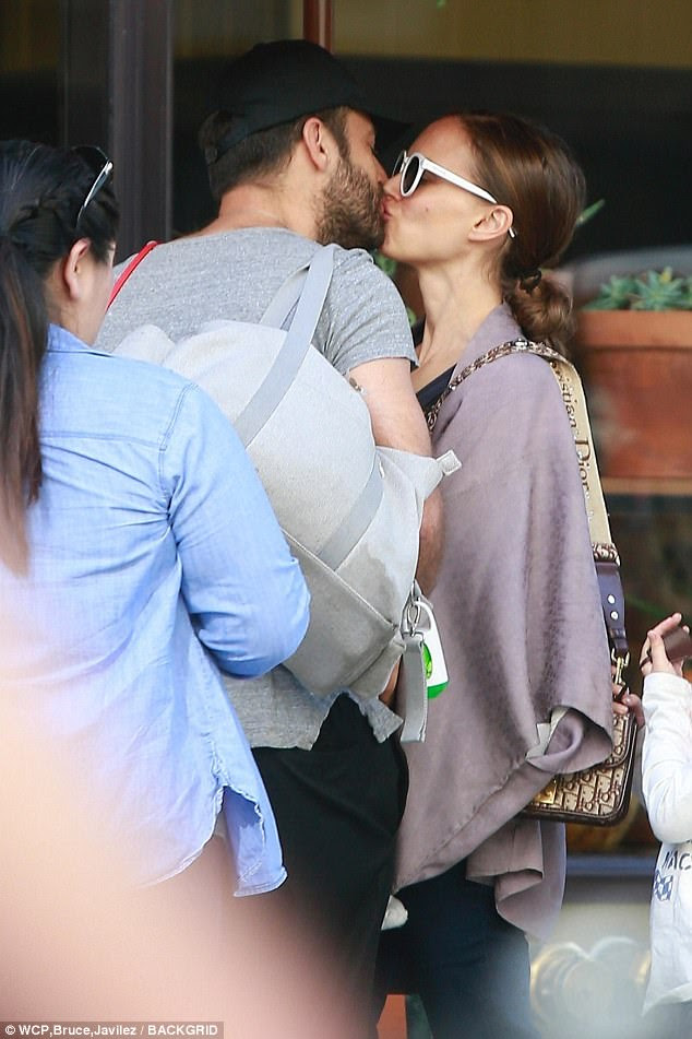 Make-up free Natalie Portman packs on the PDA with husband ...