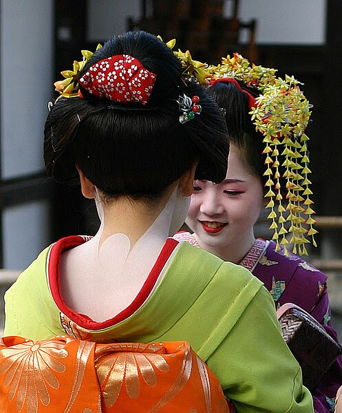 momoware hairstyle (source: Wikipedia)