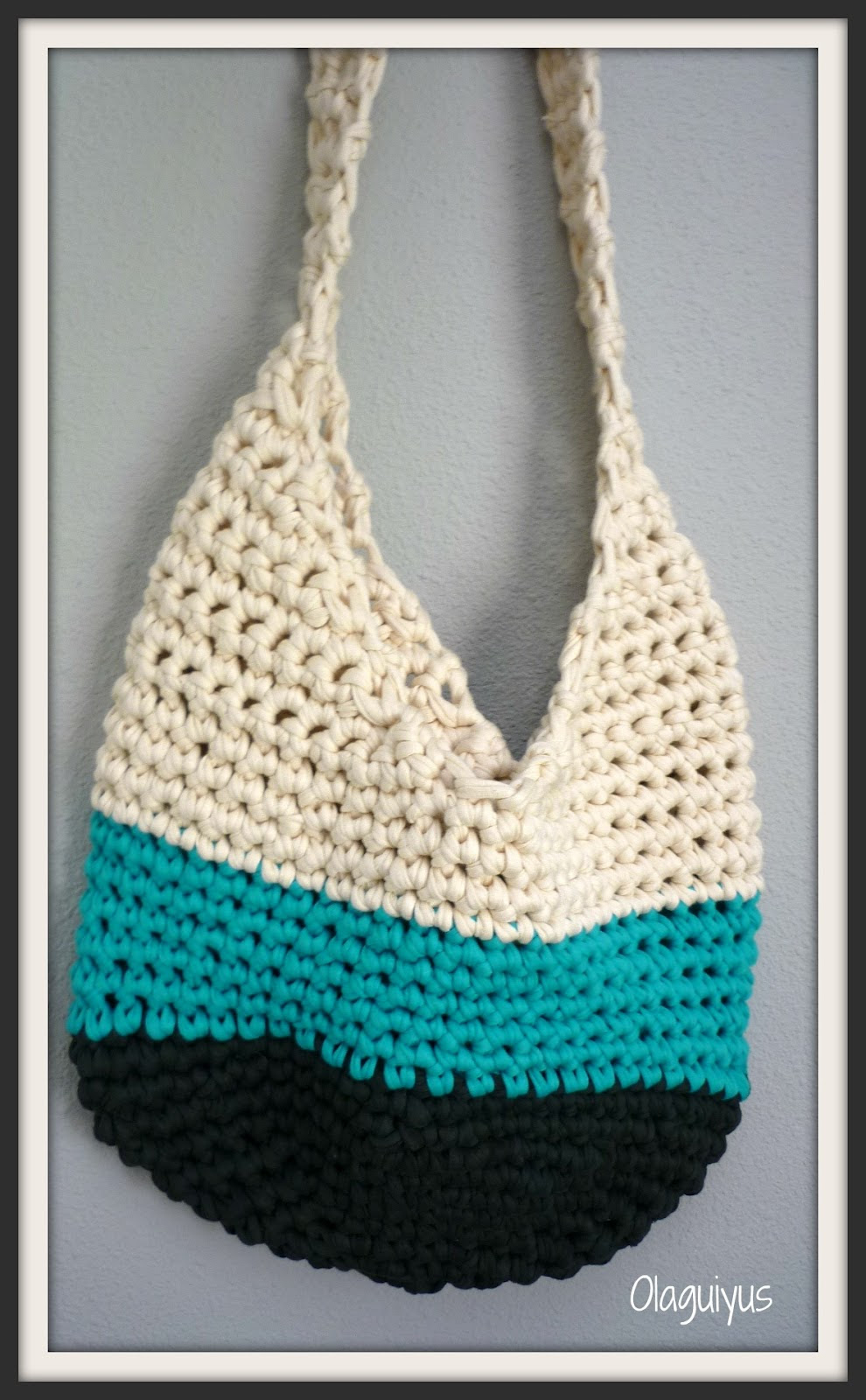 Esquema de bolso de 3 colores con asa en dulcesamigus.
