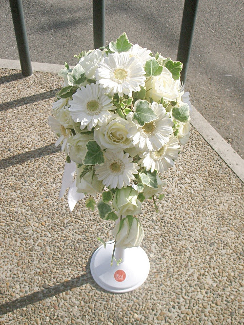 ガーベラとバラのオーバルブーケ ブーケの専門店 大阪 堺市のアトリエ花美蔵