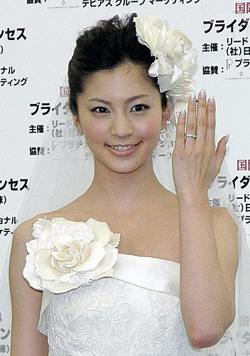 Asahi Com 小林麻央と安田美沙子のウェディングドレス姿 フォトギャラリー コミミ口コミ