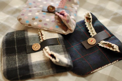 Wool pouch with lace