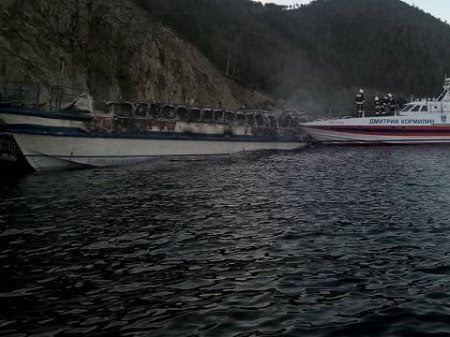 1438673128 barguzin-teplohod-sgorel