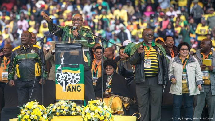 Südafrika Zuma hält Rede im Orlando Stadion in Soweto (Getty Images/AFP/M. Safodien)