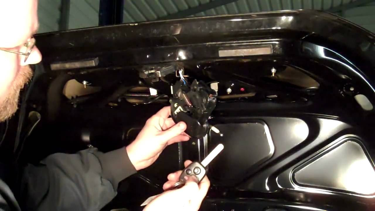 How to Repair a Trunk That Won't Open (part 1) - YouTube